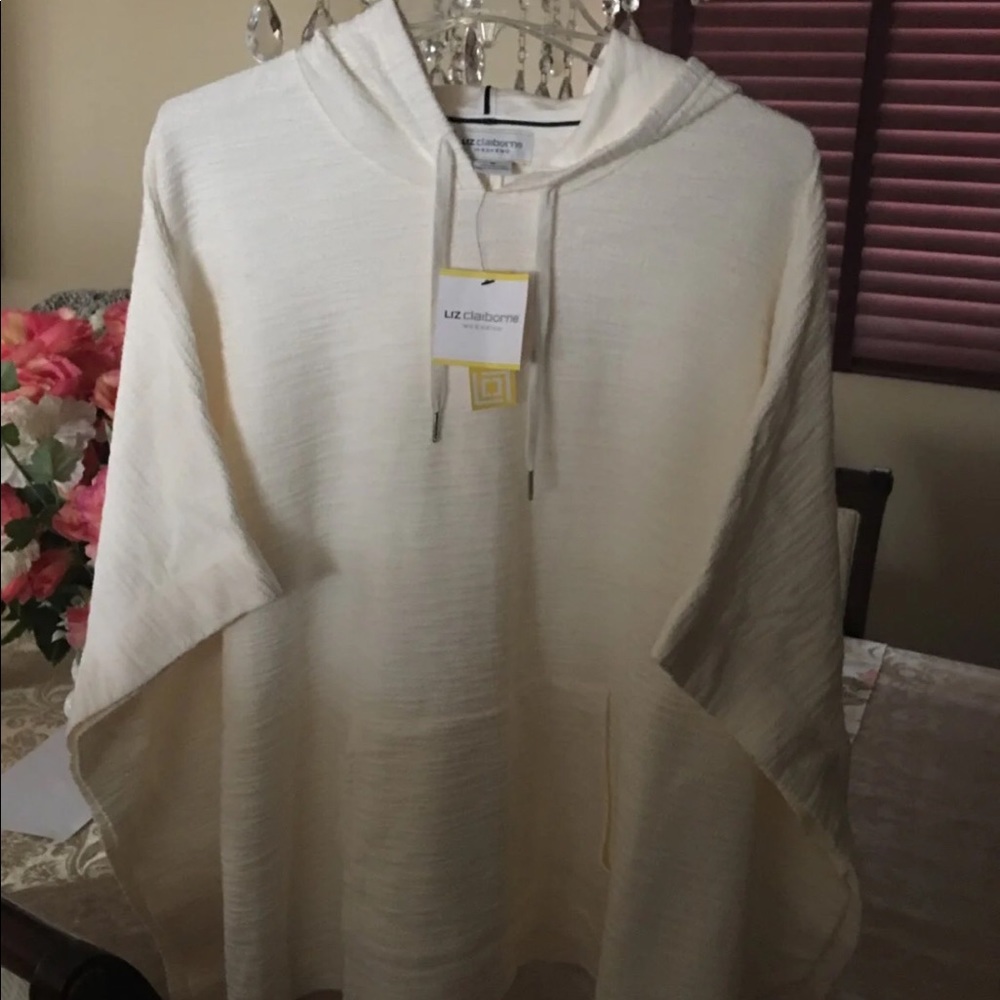 New 💕 Ladies off-white Size M poncho
